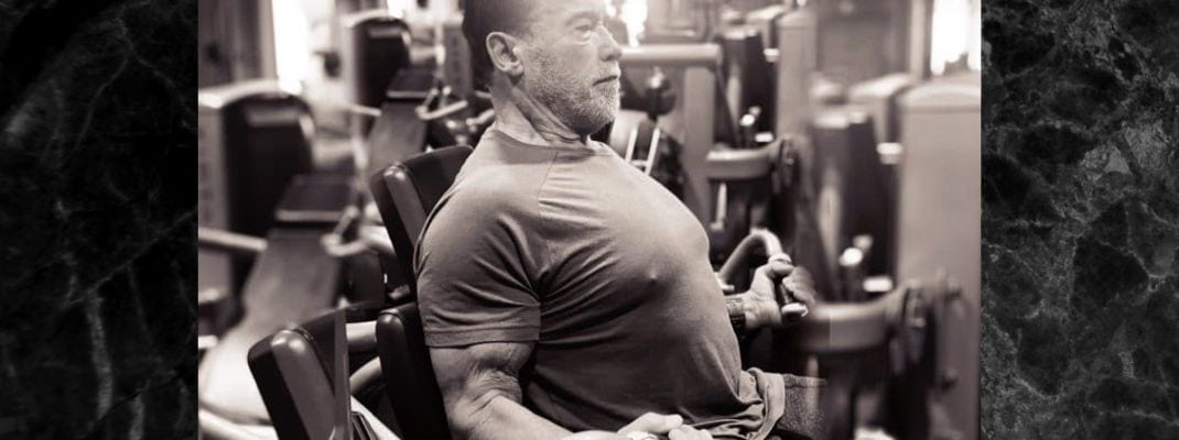 Arnold Schwarzenegger está no shape aos 74 anos