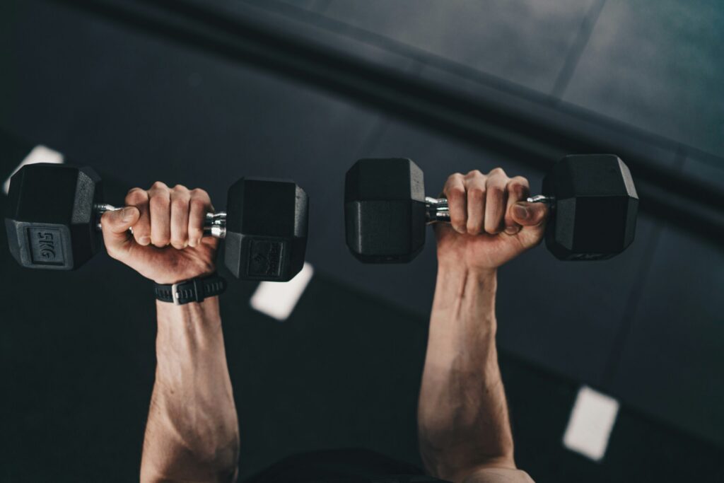 Conheça os principais mitos sobre a creatina e entenda por que ela é segura e eficaz para prática de bodybuilding. Veja mais em BLACKSKULL USA™