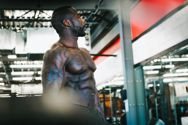 Desvende como ocorre a hipertrofia muscular: treino, nutrição, descanso e suplementação. Maximize seu crescimento com estratégias baseadas na ciência.