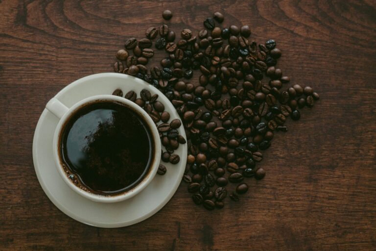 É sensível a estimulantes ou treina à noite? Descubra como o pré-treino sem cafeína otimiza seu desempenho, força e foco sem comprmeter seu sono.