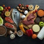 Tábua de alimentos com proteínas
